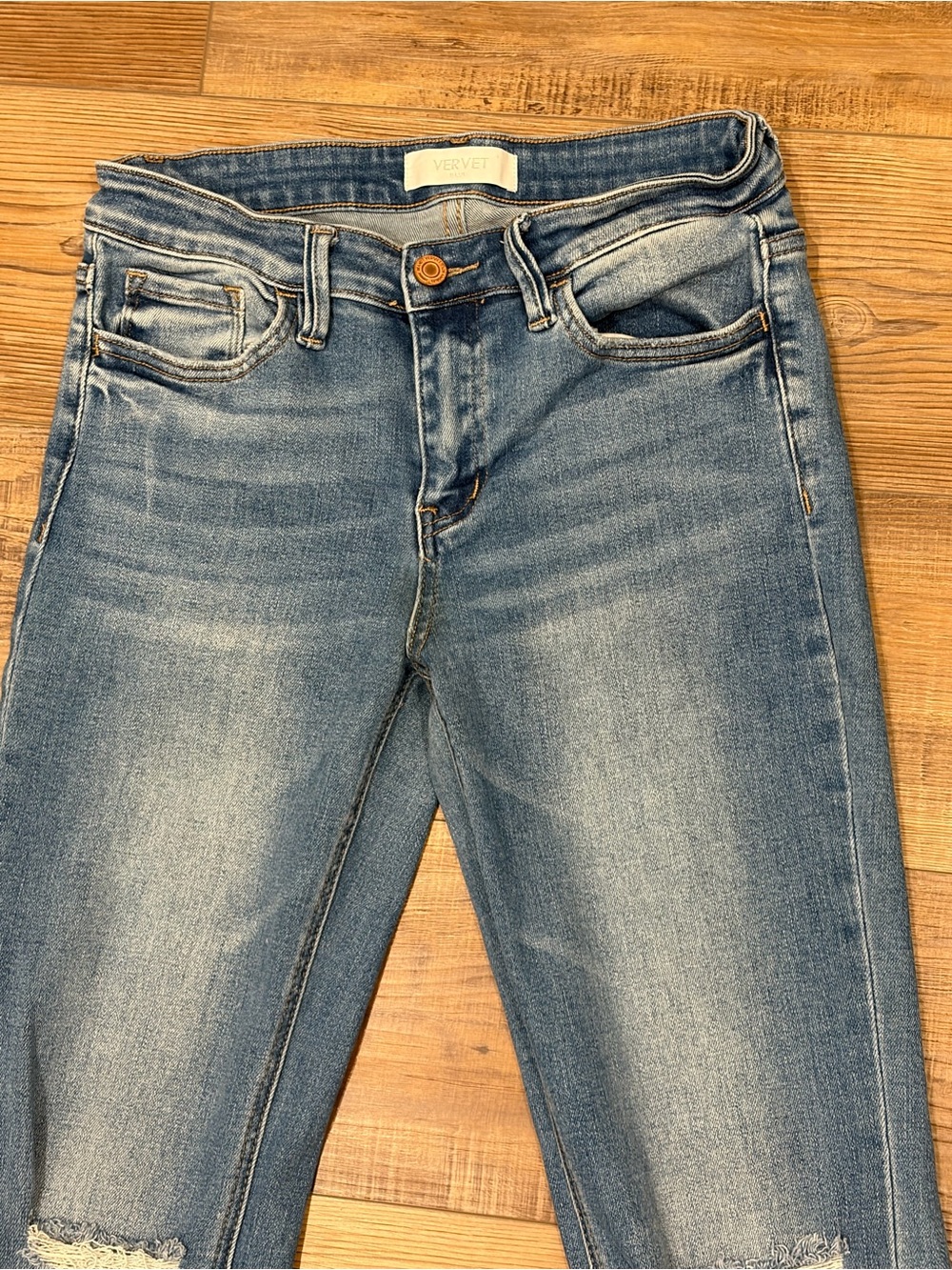 Vervet Women’s Straight-Leg stretch Distressed Jeans in Medium Blue 27W - Picture 3 of 9